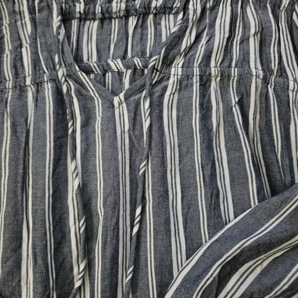 Old Navy Striped Blue and White Women's Top. Size XS - Picture 4 of 7